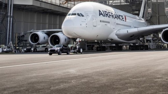 Cayenne S Diesel потянул самолет Airbus A380