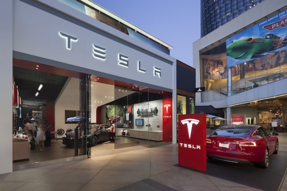 Tesla планирует выпустить электрический грузовик